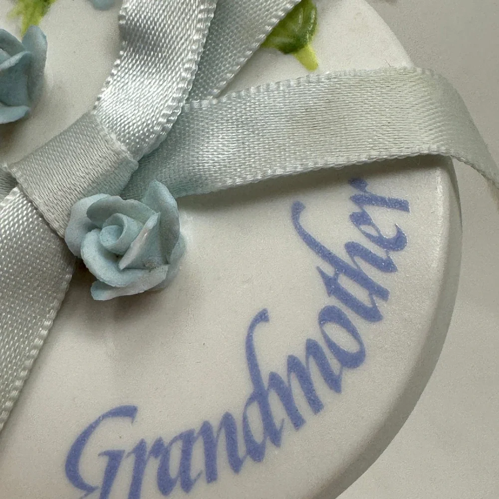 Vintage 1983 Enesco Grandmother Ceramic Trinket Box‎ Blue Roses Floral Ribbon